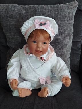Lee Middleton Vintage Doll Neck Marked "LMODI 1997" with Red Hair And Blue Eyes